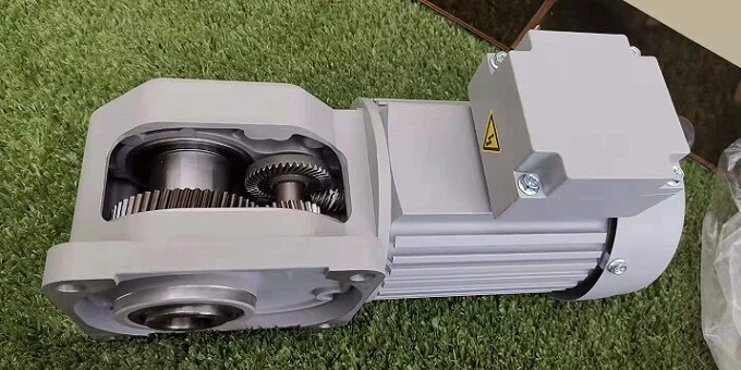 單相220V三相380V直交軸減速電機(jī)-士元直角減速機(jī)