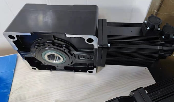 伺服直角齒輪減速機(jī) 伺服電機(jī) 直角減速機(jī)一體機(jī)