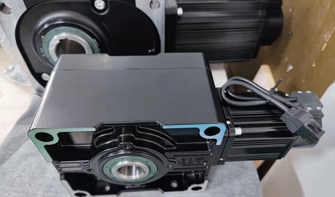 伺服直角齒輪減速機(jī) 伺服電機(jī) 直角減速機(jī)一體機(jī)