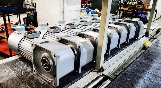 變頻直角減速機(jī)BPSGF30-HL-400W-270S 士元電機(jī)按需生產(chǎn)