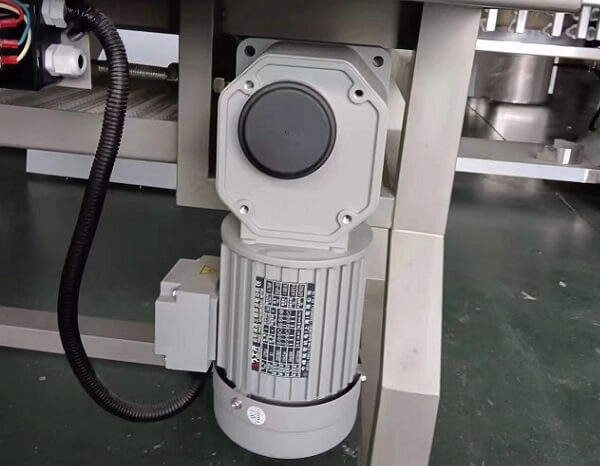 士元電機 400W直角減速機在輸送線上的應用