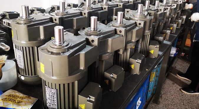 士元電機(jī)GH28-750-15S臥式電機(jī)減速機(jī) 大量供應(yīng)