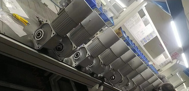 直角減速電機 江蘇楊總訂的400W大數(shù)比減速機 批量下線
