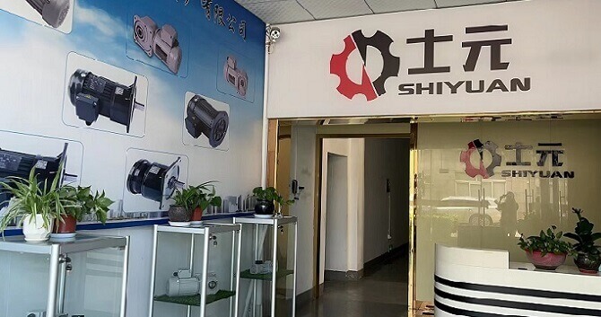 2023新款旋轉(zhuǎn)小火鍋電機(jī),旋轉(zhuǎn)火鍋減速機(jī),回轉(zhuǎn)餐臺(tái)減速電機(jī),旋轉(zhuǎn)壽司減速電機(jī),小型旋轉(zhuǎn)平臺(tái)用減速機(jī),餐飲旋轉(zhuǎn)平臺(tái)專(zhuān)用無(wú)刷電機(jī),士元減速機(jī)電機(jī)一體機(jī)廠家直銷(xiāo)