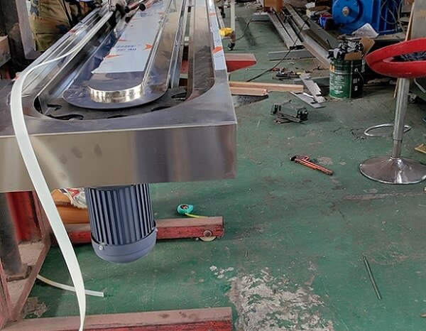 旋轉(zhuǎn)火鍋電機-士元200W立式減速機的應(yīng)用