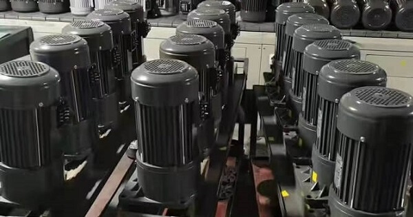 刮糞機(jī)電機(jī)減速機(jī)-G2200A立式法蘭減速機(jī)批量出貨